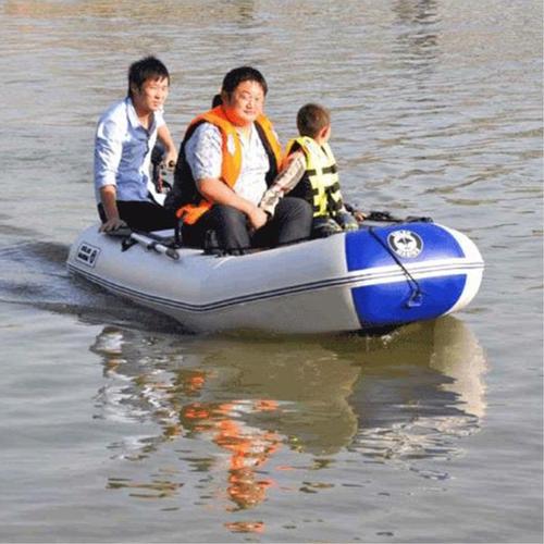 广宁公园游玩充气漂流船